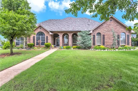 1520 N Bittercreek Ter, Mustang, OK 73064
