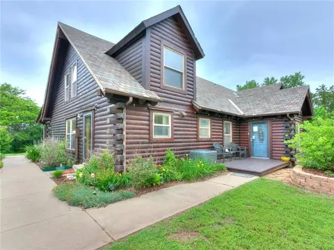 9709 Hillcrest Dr, Edmond, OK 73025 photo 2