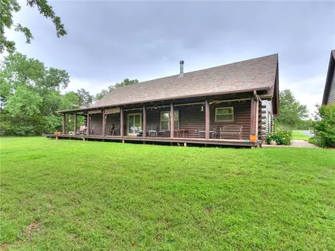 9709 Hillcrest Dr, Edmond, OK 73025 photo 3