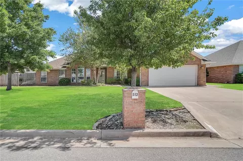 512 Peacock Cir, Altus, OK 73521
