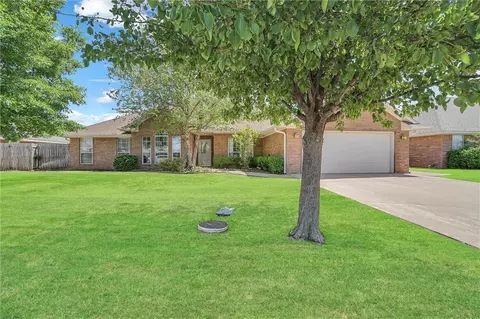 512 Peacock Cir, Altus, OK 73521 photo 2