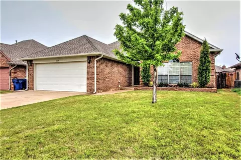 320 S Castle Ridge Ln, Mustang, OK 73064