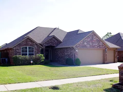 1812 NE 32nd St, Moore, OK 73160