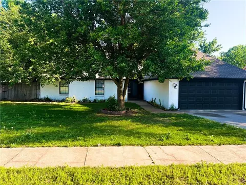 4308 Lyrewood Ln, Norman, OK 73072