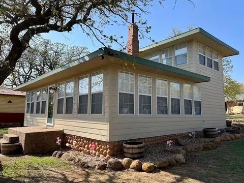 115 Buffalo St, Medicine Park, OK 73557