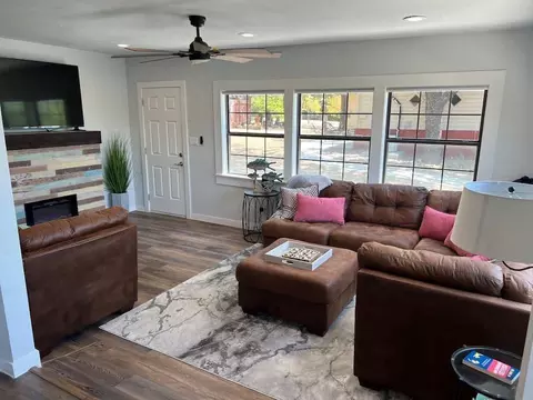 111 Buffalo St, Medicine Park, OK 73557