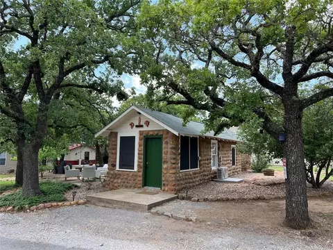 98 Longhorn Ave, Medicine Park, OK 73557