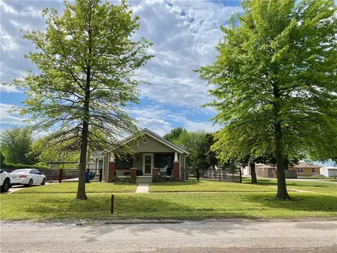 409 NW 5th St, Minco, OK 73059