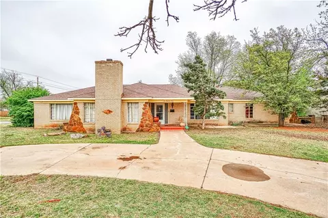 601 S 6th St, Clinton, OK 73601