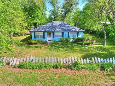 1745 E Longview Ln, Mustang, OK 73064