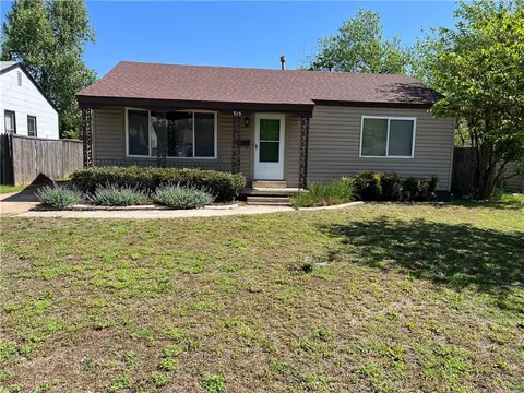 315 Russell Dr, Midwest City, OK 73110