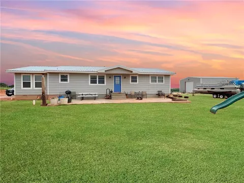 9964 N 2070 Rd, Hammon, OK 73650