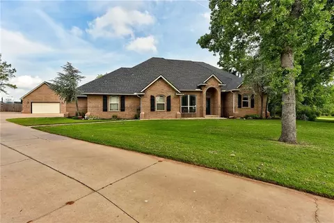 701 Chippingham Ln, Blanchard, OK 73010