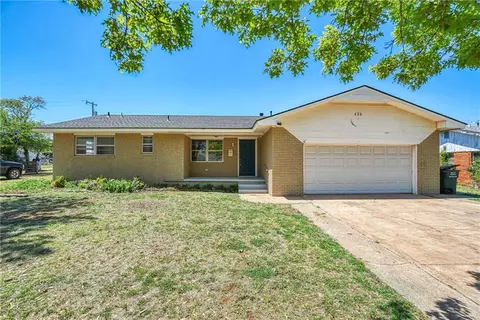 420 S 25th St, Clinton, OK 73601