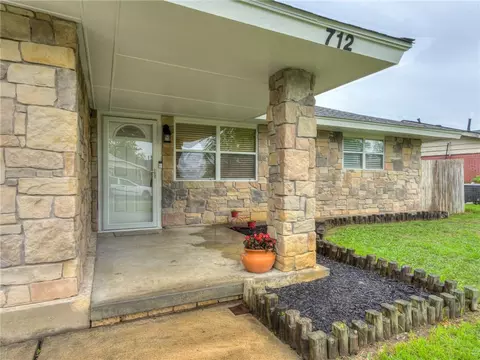 712 Arnold Ave, Moore, OK 73160