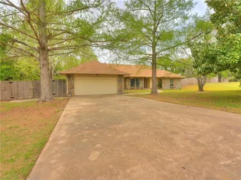 7501 Forest Ln, Oklahoma City, OK 73150