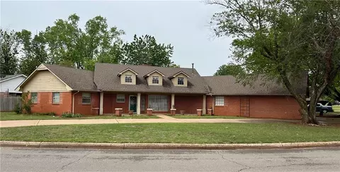 725 Oak Dr, Weatherford, OK 73096