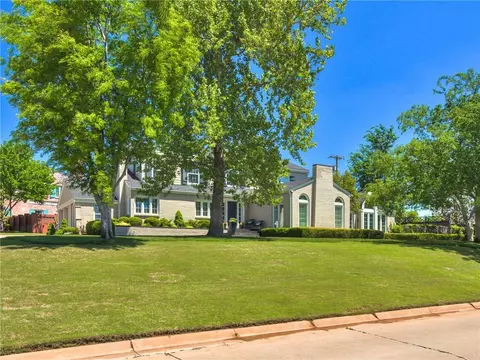 1315 Glenwood Ave, Nichols Hills, OK 73116