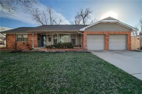 2700 Kerry Ln, The Village, OK 73120