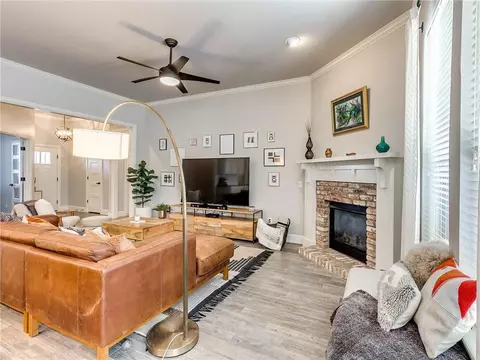 2120 Avondale Dr, Moore, OK 73160 photo 8