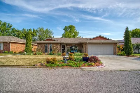 208 Rice Dr, Watonga, OK 73772