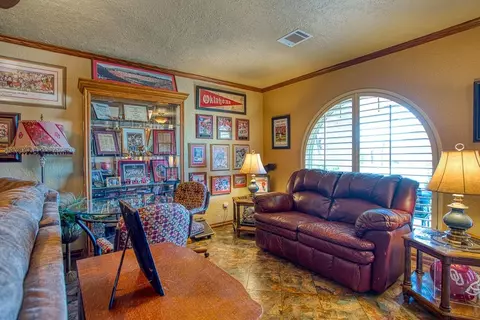 208 Rice Dr, Watonga, OK 73772 photo 4