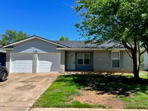 536 S Shepherd Dr, Mustang, OK 73064