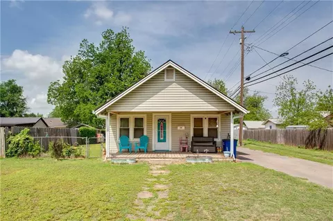 114 S Oak Ave, Hennessey, OK 73742