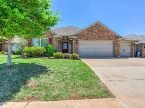 8236 NW 158th St, Edmond, OK 73013
