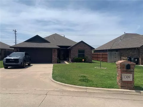 1309 Macalpine St, Moore, OK 73160 photo 2