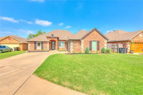 901 Renita Way, Moore, OK 73160