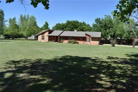 2302 Squirrel Rd, Tuttle, OK 73089