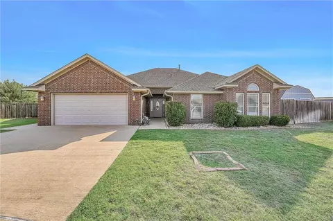 1829 Foxtail Cir, Altus, OK 73521