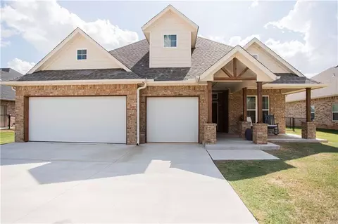 817 Golden Pond Dr, Yukon, OK 73099
