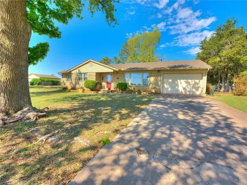 329 N Post Rd, Midwest City, OK 73130