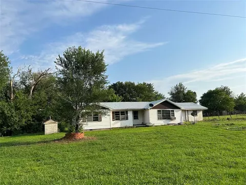 119 E 4th St, Castle, OK 74833