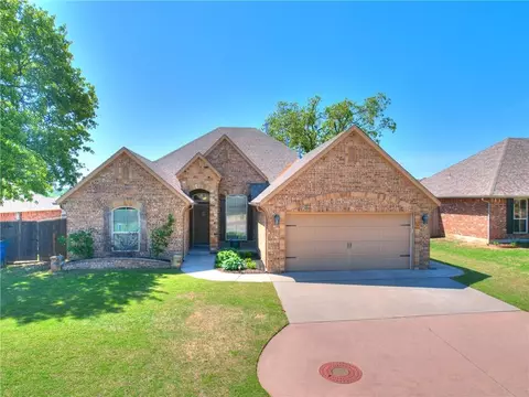 10826 Garrett Cole Dr, Midwest City, OK 73130