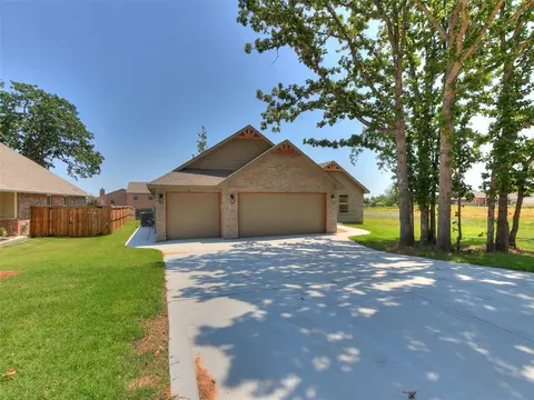 966 Tim Holt Dr, Harrah, OK 73045