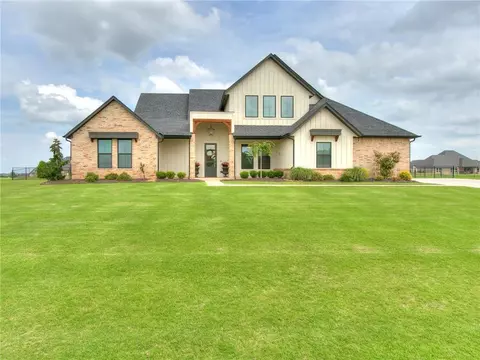 10042 Lacewood Dr, Edmond, OK 73025