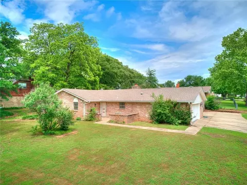 42 Cherokee St, Shawnee, OK 74801