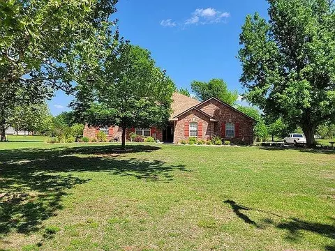 831 Oaklawn Dr, Tuttle, OK 73089 photo 2