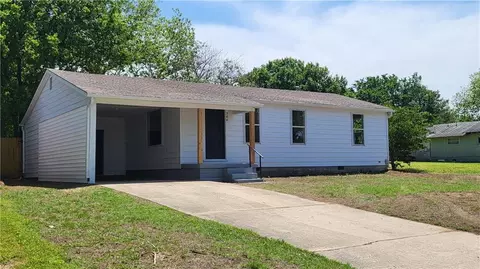 304 S 10th St, Okemah, OK 74859