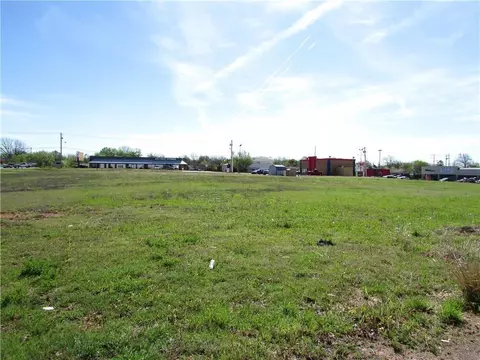 1650 N Kickapoo St, Shawnee, OK 74801 photo 2