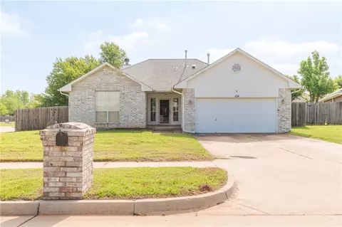 1114 S Douglas Dr, Mustang, OK 73064