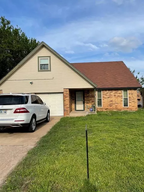 316 S Morgan Dr, Moore, OK 73160