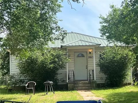 2015 W Minnesota Ave, Chickasha, OK 73018