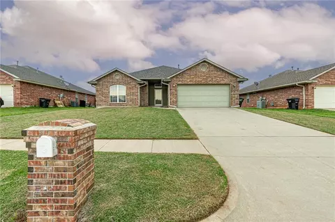 1608 Meadow Run Dr, Moore, OK 73160