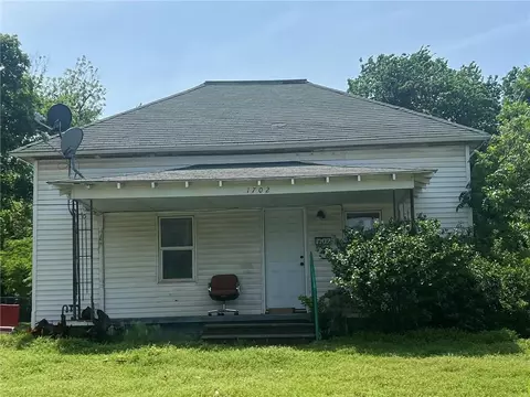 1702 S 7th St, Chickasha, OK 73018