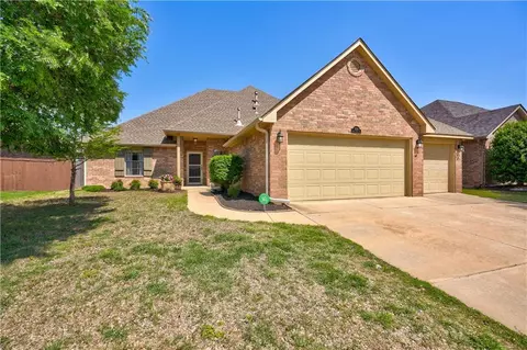 2824 Indian Grass Ct, Edmond, OK 73013