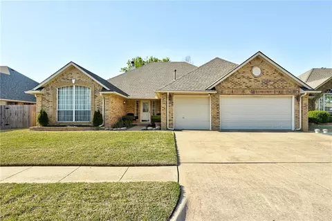 304 Thornebrook Dr, Norman, OK 73069